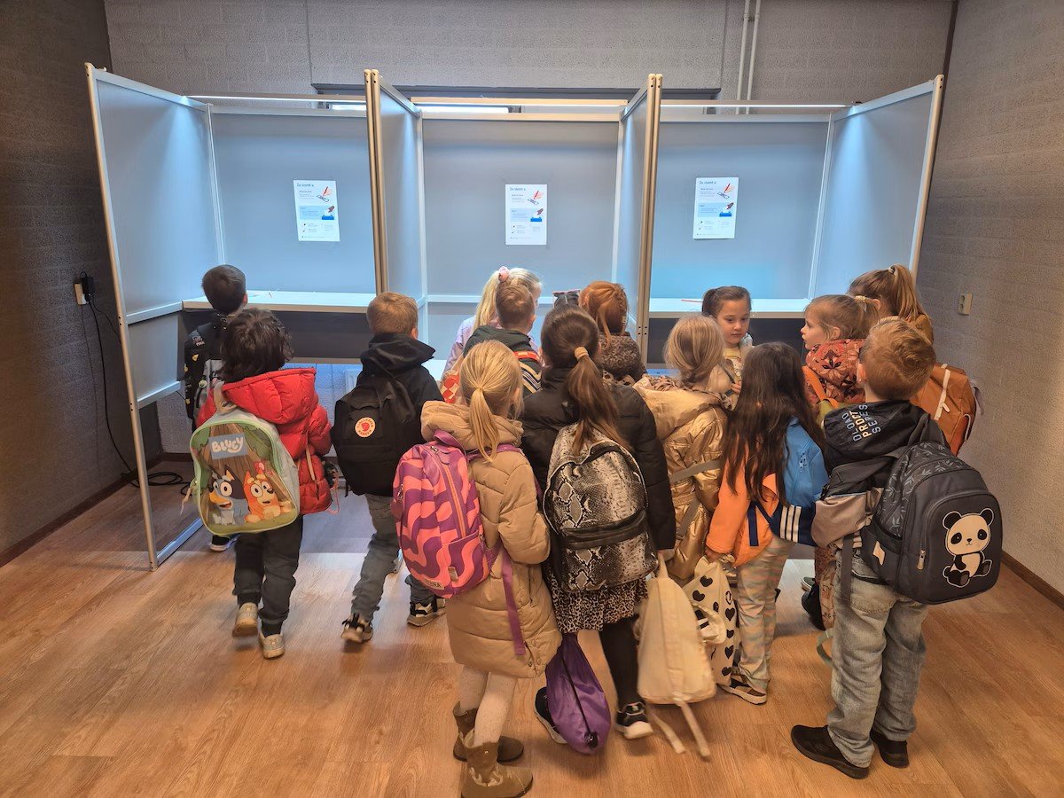 Leren begint bij nieuwsgierigheid en soms bij het stembureau!