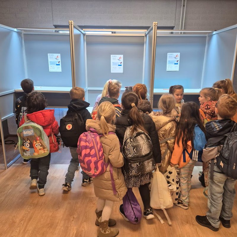 Leren begint bij nieuwsgierigheid en soms bij het stembureau!
