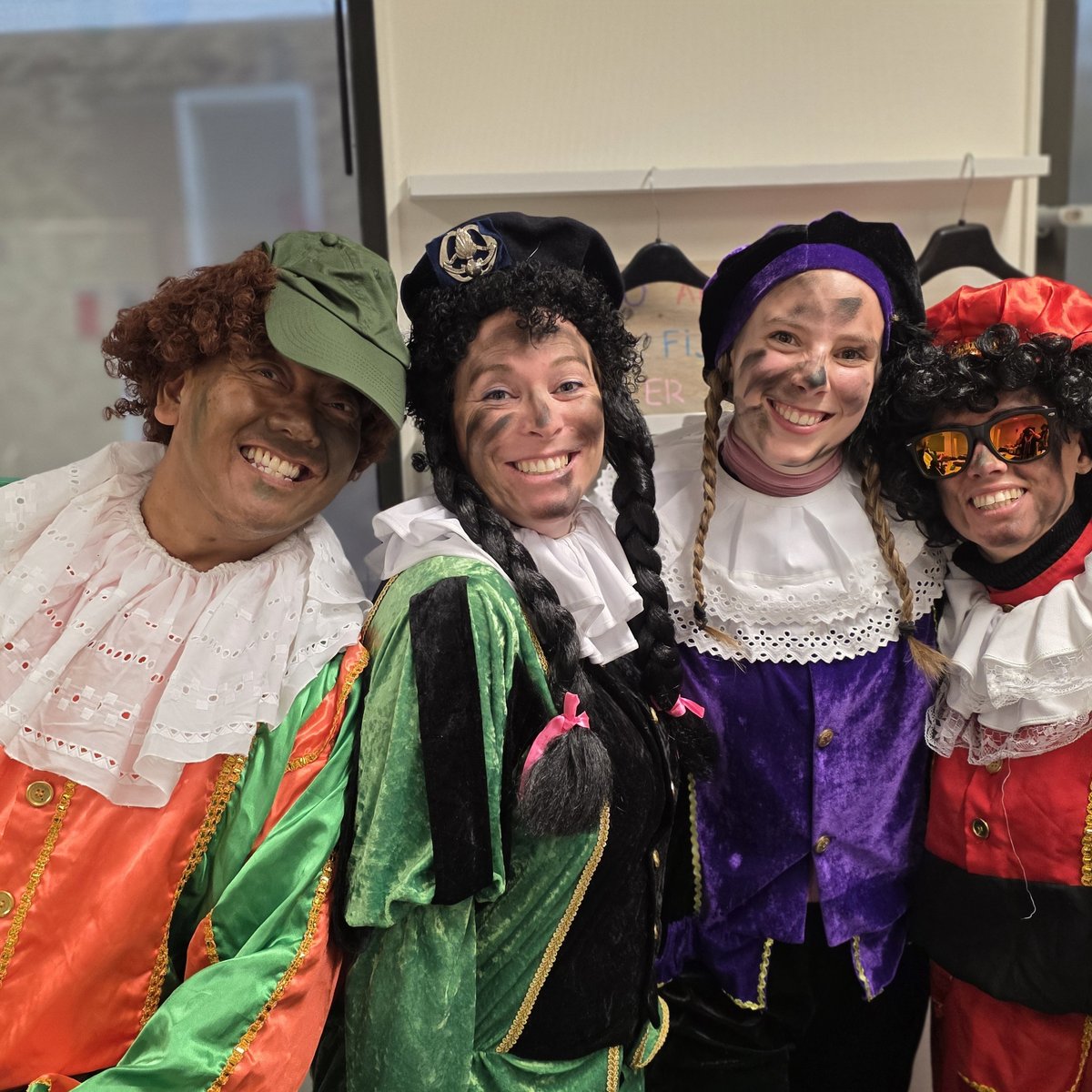 🎁 Terugblik: Een vrolijke verhuis-Sinterklaasfeest voor onze medewerkers en kinderen