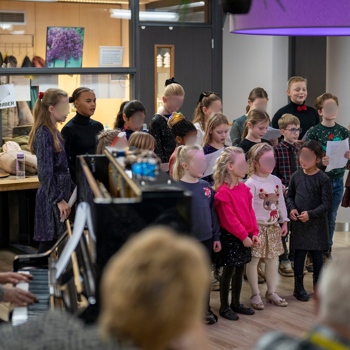 Leerlingen De Tweestroom brengen kerstvreugde naar De Blije Borgh